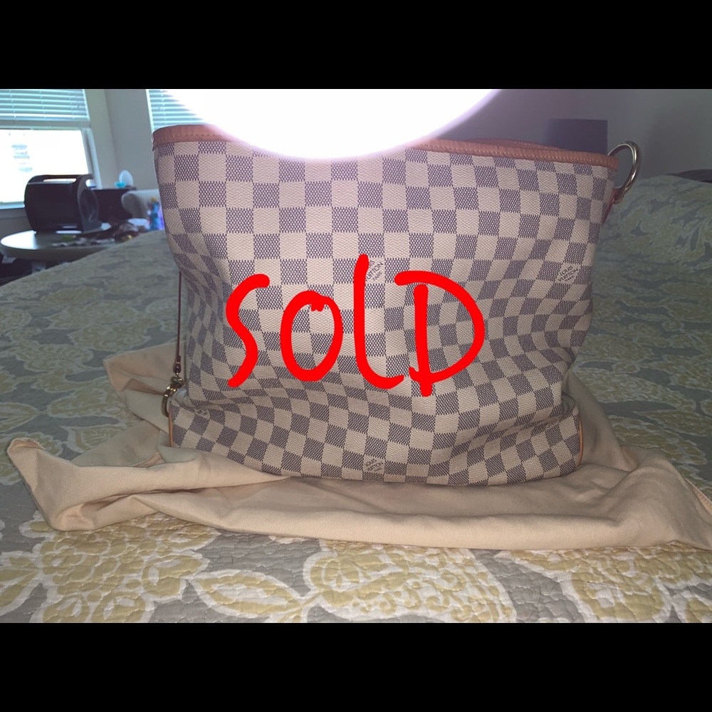 LV Delightful